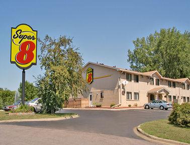 Super 8 By Wyndham Chaska Hotel Exterior photo